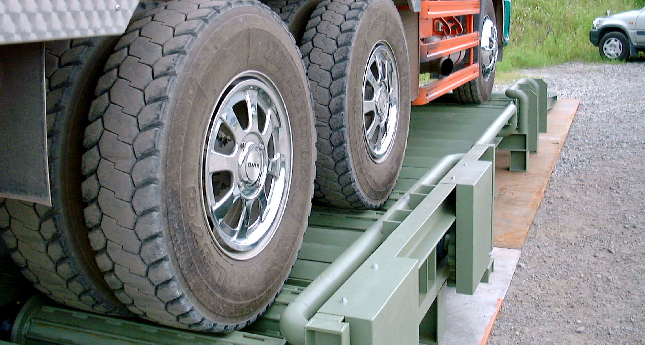 Bau-DRYシリーズ 遠心脱泥式タイヤ泥落とし装置(前後輪同時型)